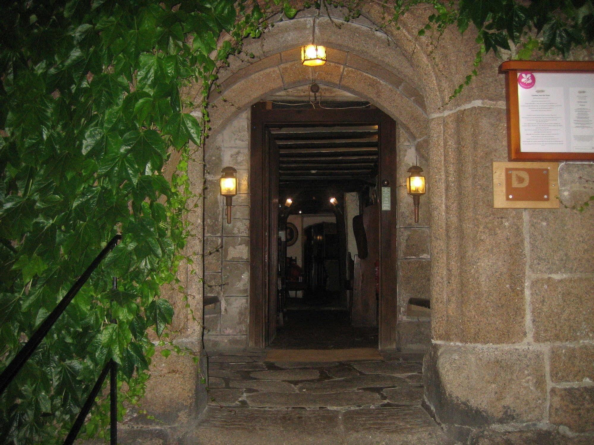 The Oxenham Arms Hotel Devon South Zeal Екстер'єр фото