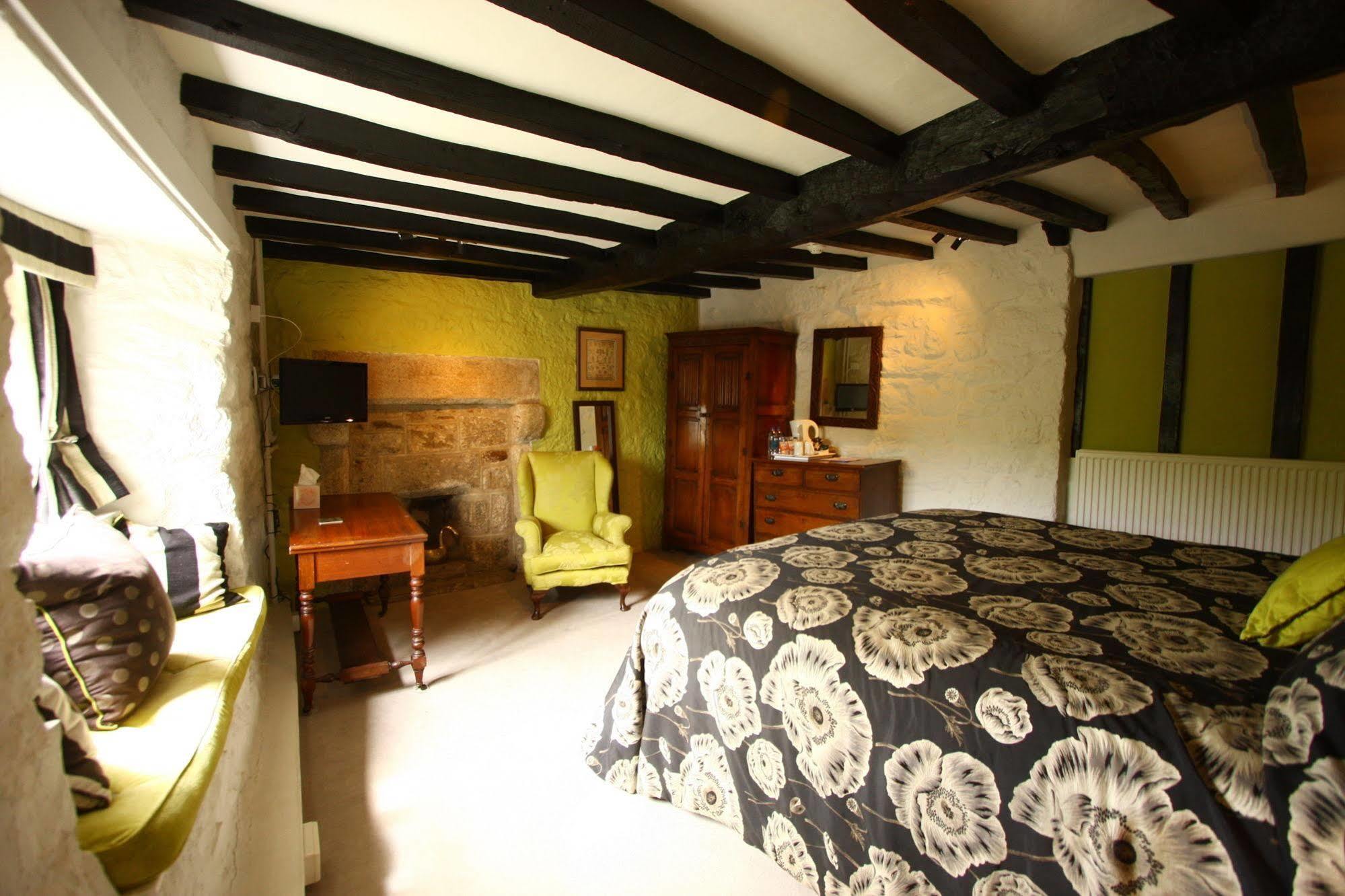 The Oxenham Arms Hotel Devon South Zeal Екстер'єр фото